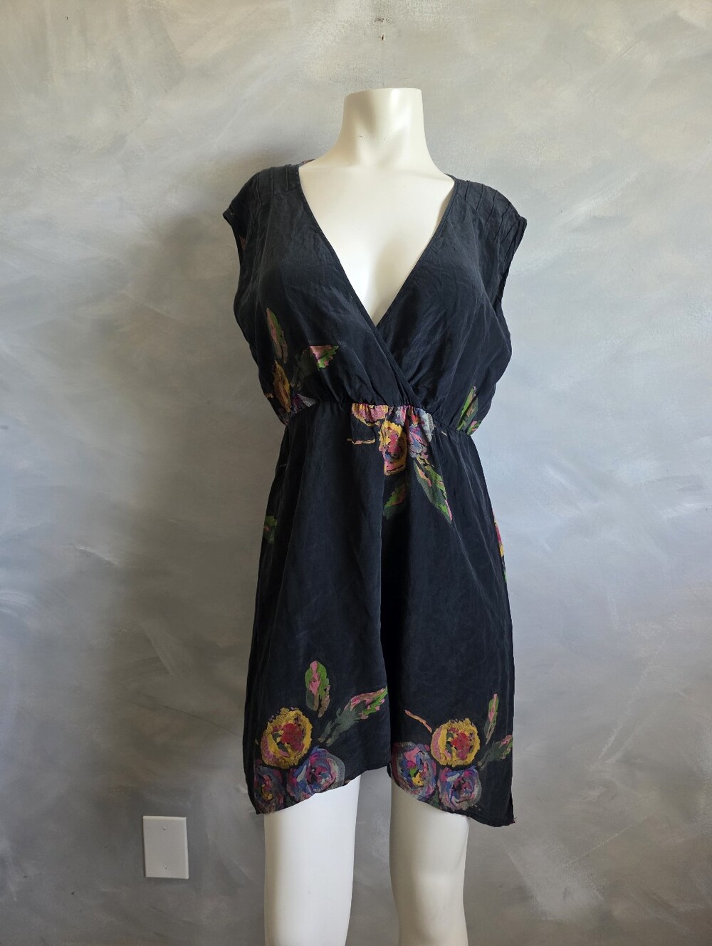 Petticoat Alley Black Mini Silk Floral Print Dress Sz S Deep V Neckline